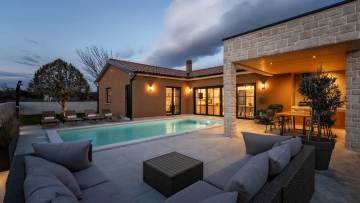 Kuća s bazenom na prodaju Žminj 