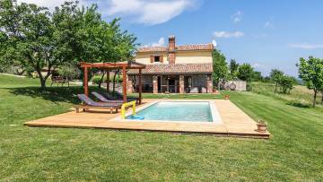 Stone house with large plot 6.358 sqm 