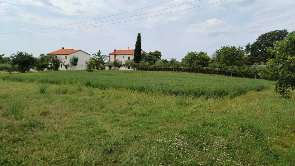 Baugrundstück 2.653 m², Dragoceda – Ruhige Lage, gute Erreichbarkeit