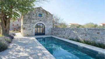 Kamena kuća na prodaju Bale